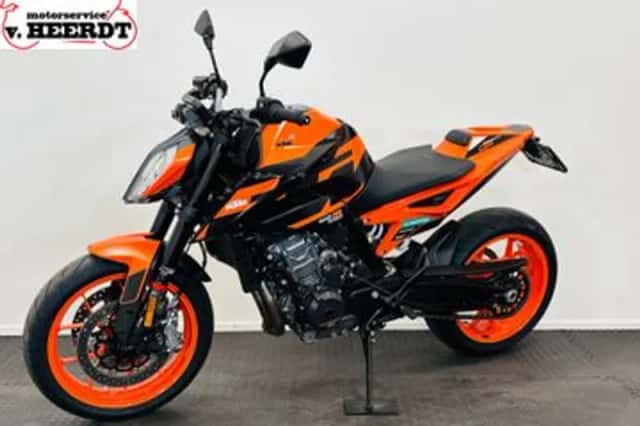 KTM 890 Duke (2024) thumbnail 2