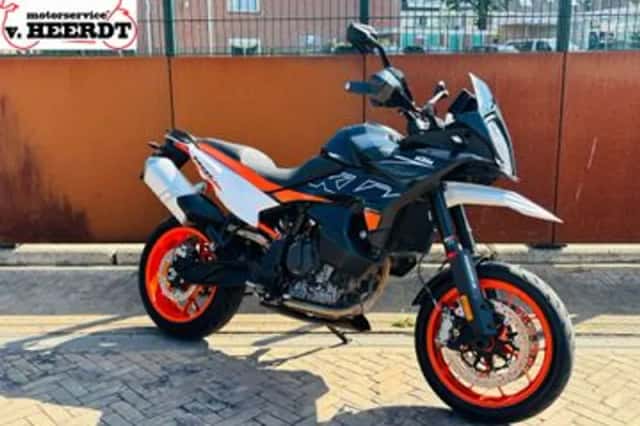 KTM 890 SMT (2023) thumbnail 1
