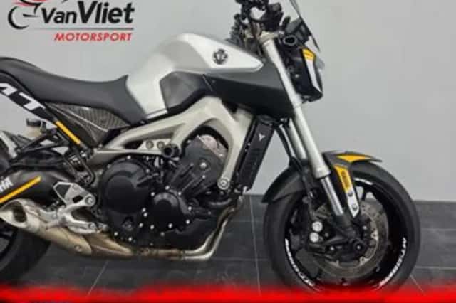 Yamaha MT-09 (2014) thumbnail 3