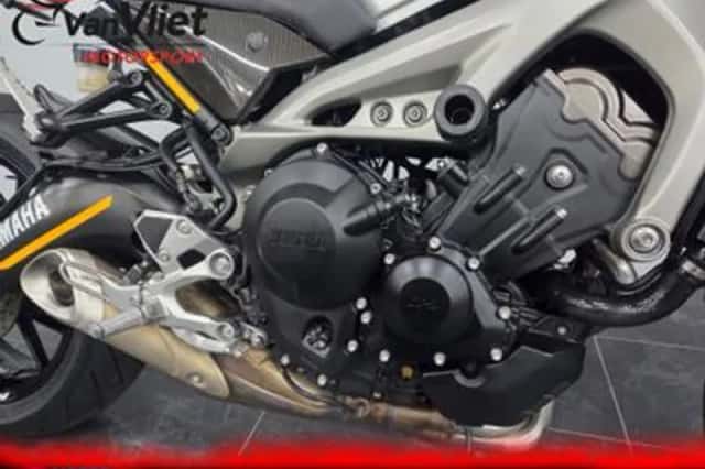 Yamaha MT-09 (2014) thumbnail 5
