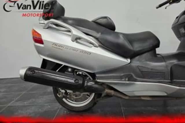 Suzuki AN 650 Burgman Executive (2004) thumbnail 4