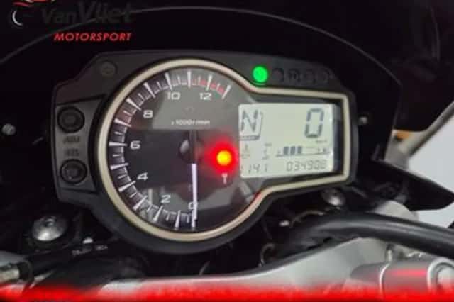 Suzuki GSR750 (2011) thumbnail 3