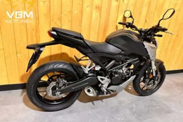Honda CB125R (2018) thumbnail 3
