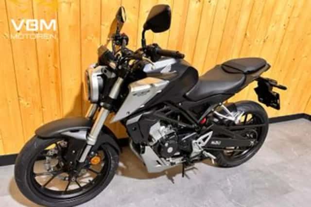 Honda CB125R (2018) thumbnail 5