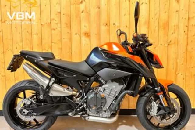 KTM 890 Duke (2022) thumbnail 1