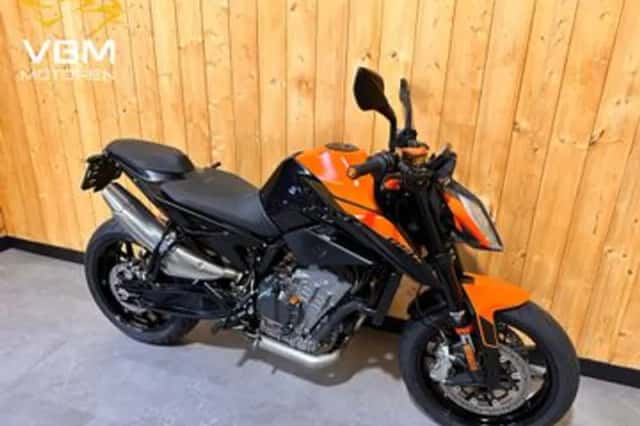 KTM 890 Duke (2022) thumbnail 2