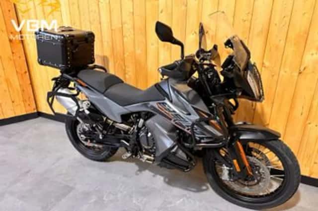KTM 890 Adventure (2023) thumbnail 2
