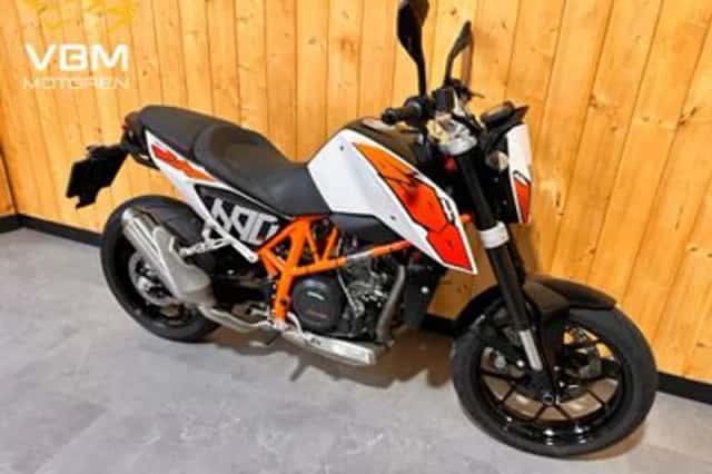 KTM 690 Duke (2016) thumbnail 2