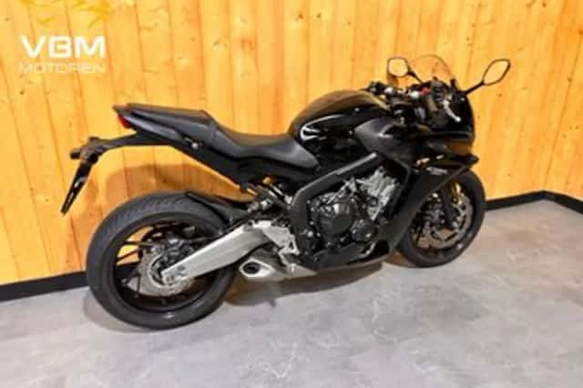 Honda CBR650F (2015) thumbnail 3