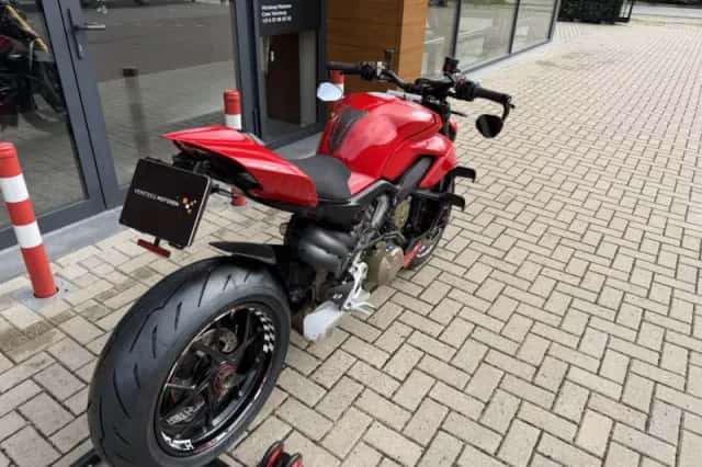 Ducati Streetfighter V4 (2020) thumbnail 2