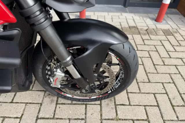 Ducati Streetfighter V4 (2020) thumbnail 4