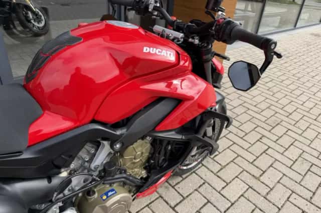 Ducati Streetfighter V4 (2020) thumbnail 6