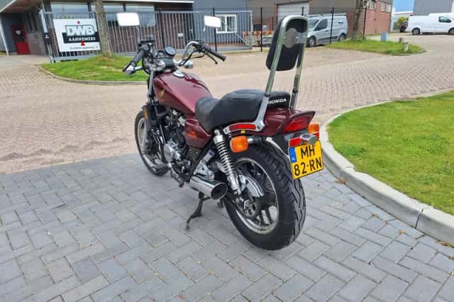 Honda Chopper VF 500C Magna (1988) thumbnail 4