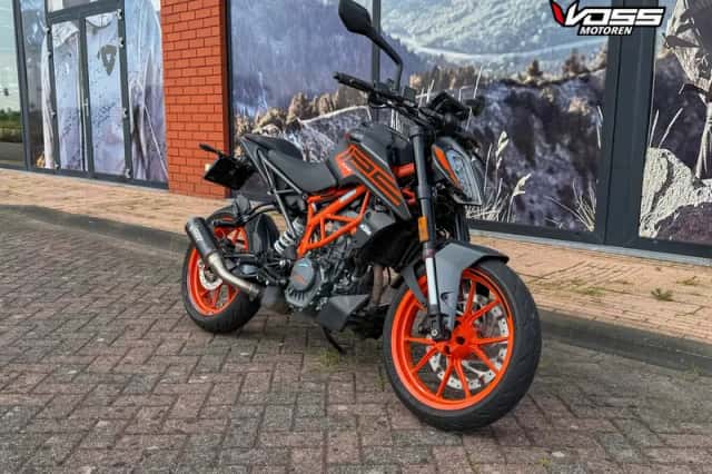 KTM 125 Duke (2024) thumbnail 2