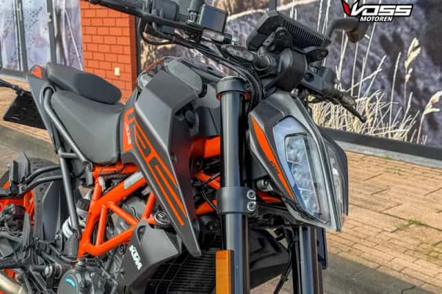 KTM 125 Duke (2024) thumbnail 3