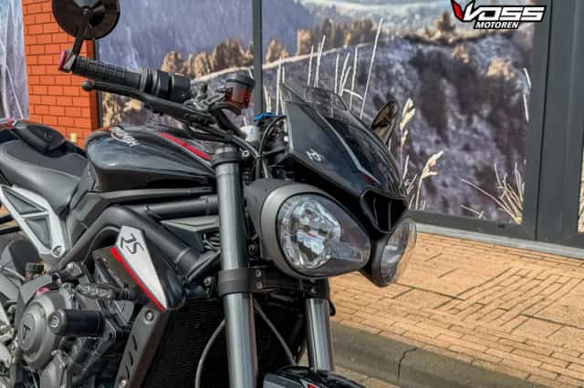 Triumph Street Triple RS (2017) thumbnail 3