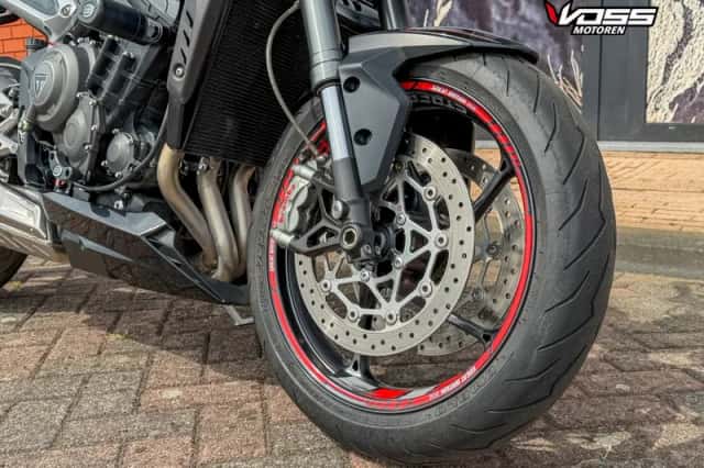 Triumph Street Triple RS (2017) thumbnail 4