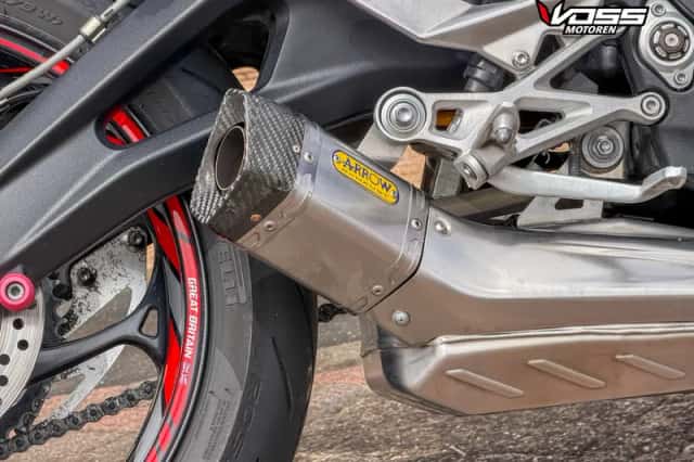 Triumph Street Triple RS (2017) thumbnail 6