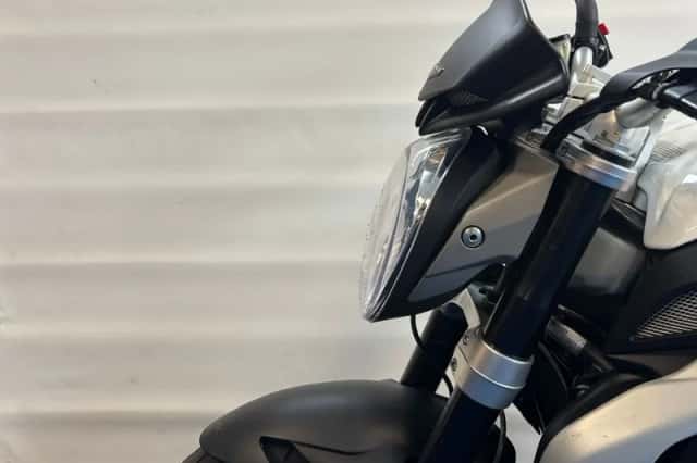 MV Agusta Brutale 800 (2013) thumbnail 3
