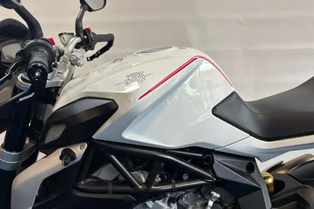 MV Agusta Brutale 800 (2013) thumbnail 5