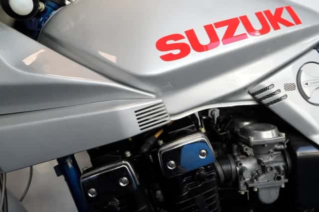 Suzuki GSX 750 (1982) thumbnail 6