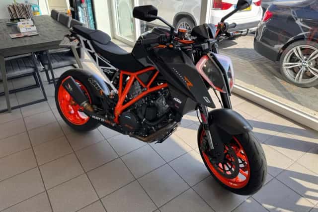 KTM 1290 SuperDuke R (2017) thumbnail 1