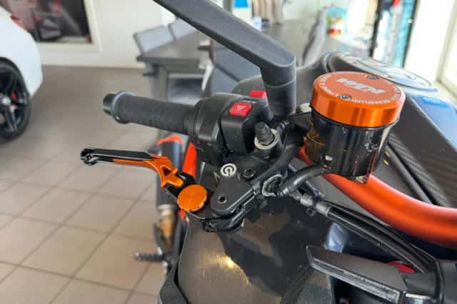 KTM 1290 SuperDuke R (2017) thumbnail 6