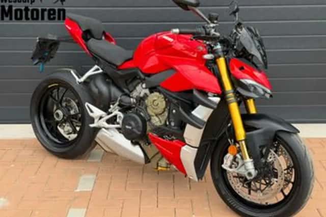 Ducati Streetfighter V4S (2020) thumbnail 1