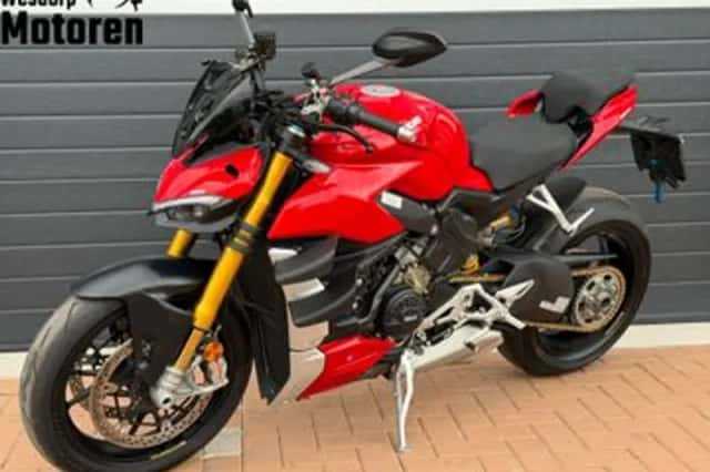 Ducati Streetfighter V4S (2020) thumbnail 2