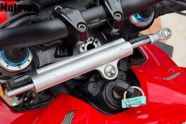 Ducati Streetfighter V4S (2020) thumbnail 4