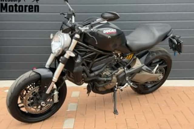 Ducati Monster 821 Dark (2015) thumbnail 2