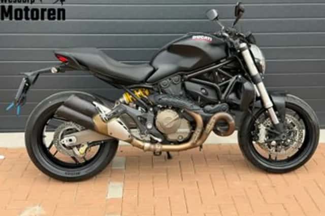 Ducati Monster 821 Dark (2015) thumbnail 3