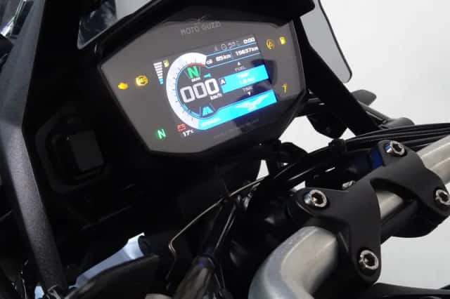 Moto Guzzi V85 TT (2020) thumbnail 3