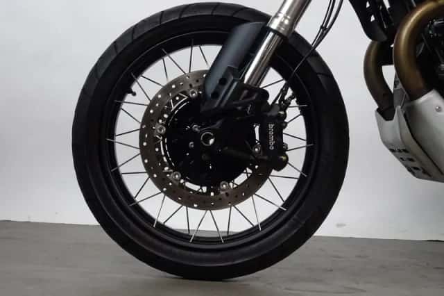 Moto Guzzi V85 TT (2024) thumbnail 4