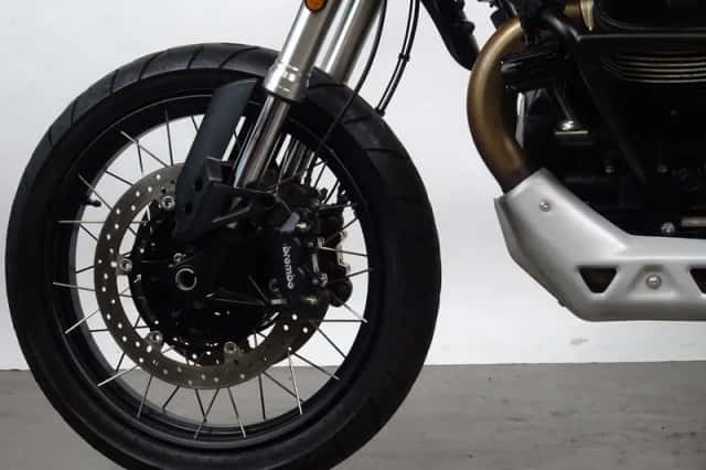 Moto Guzzi V85 TT (2024) thumbnail 6