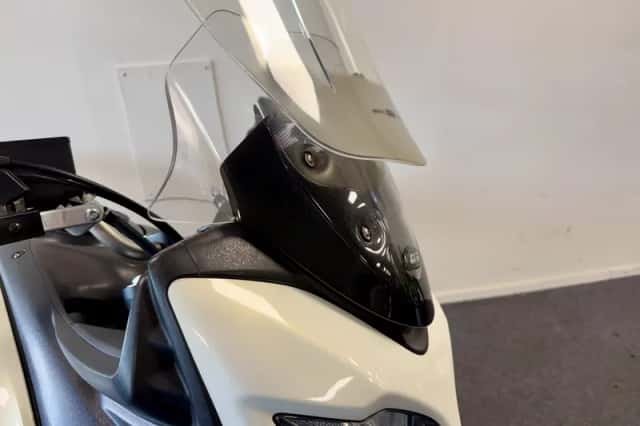 Suzuki V-Strom (2012) thumbnail 5