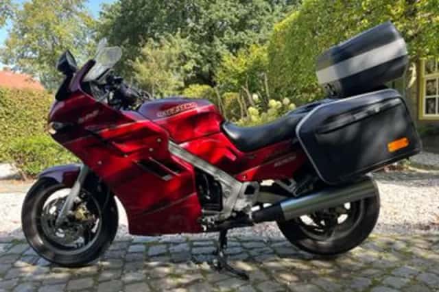 Suzuki GSX 1100 F (1993) thumbnail 1