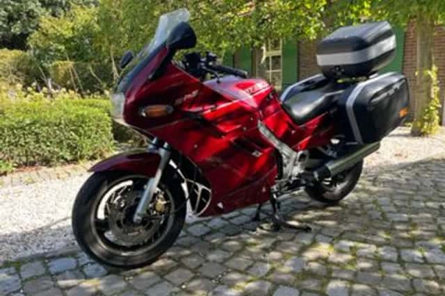 Suzuki GSX 1100 F (1993) thumbnail 2