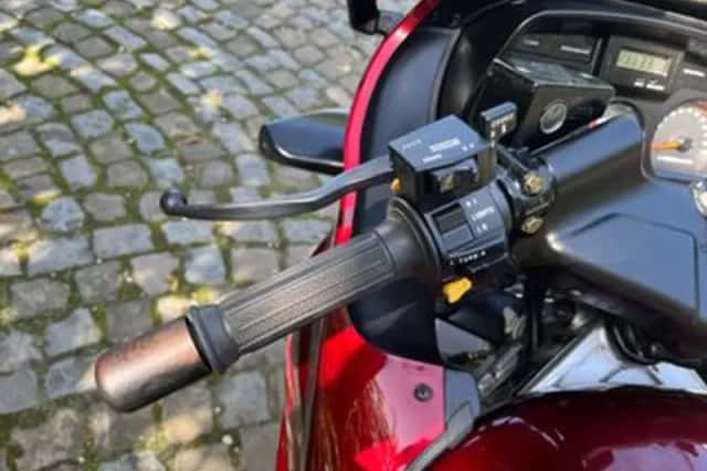Suzuki GSX 1100 F (1993) thumbnail 5