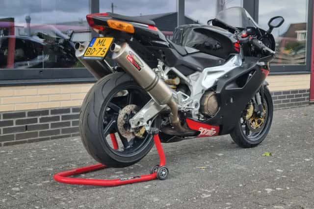 Aprilia RSV 1000 R (2004) thumbnail 3