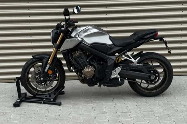 Honda CB650R (2019) thumbnail 2
