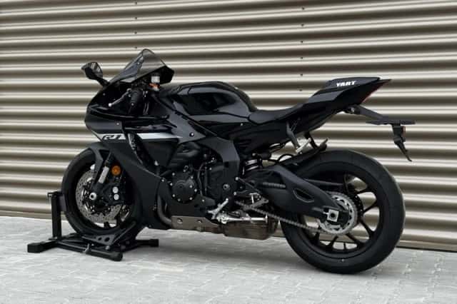 Yamaha YZF-R1 (2024) thumbnail 3