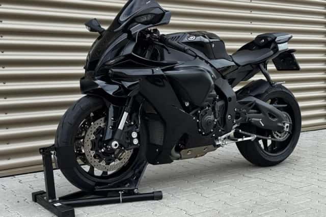 Yamaha YZF-R1 (2023) thumbnail 2