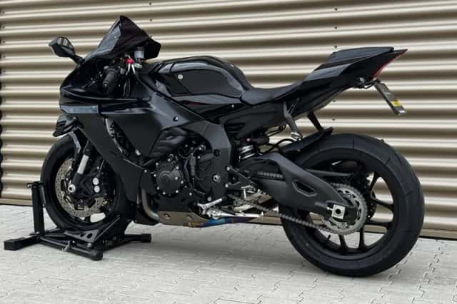 Yamaha YZF-R1 (2023) thumbnail 4