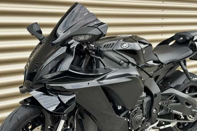 Yamaha YZF-R1 (2023) thumbnail 5