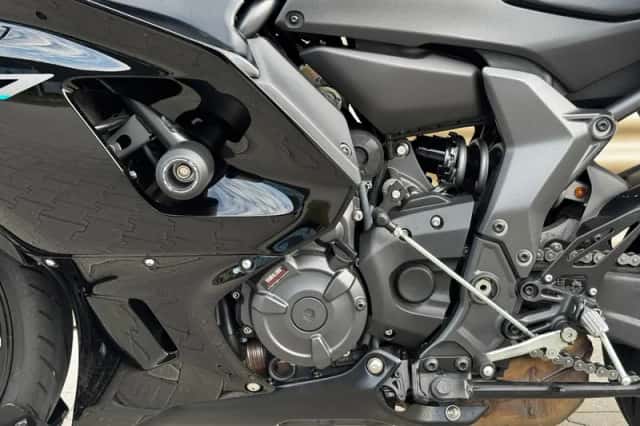 Yamaha YZF-R7 (2023) thumbnail 5
