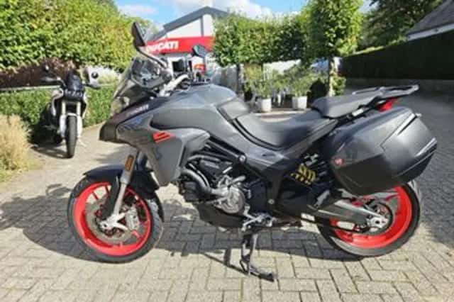 Ducati Multistrada V2 S (2022) thumbnail 2