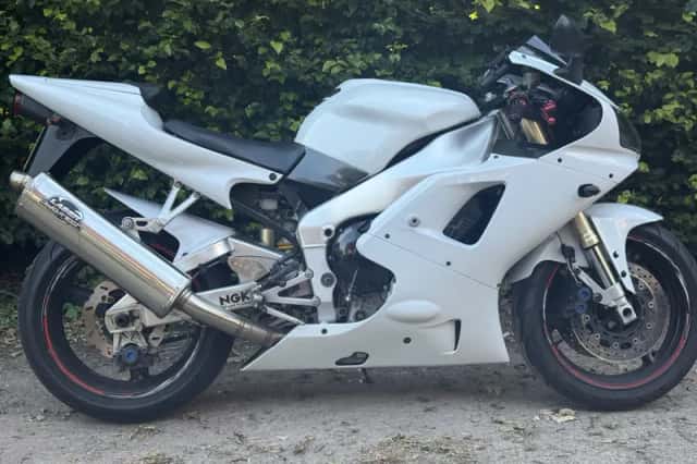 Yamaha R1 (1999) thumbnail 1