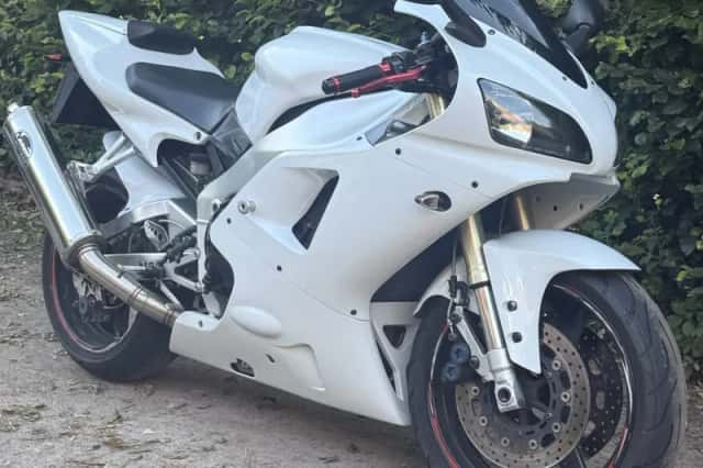 Yamaha R1 (1999) thumbnail 2
