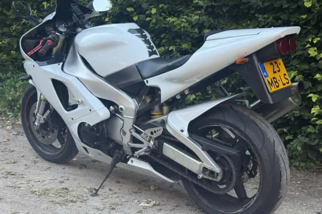 Yamaha R1 (1999) thumbnail 4